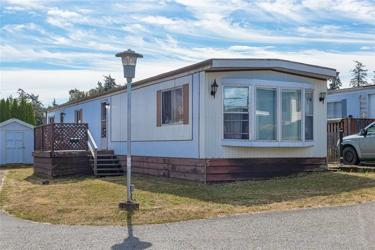 124 Cooper Rd #5, View Royal BC V9A 7B3