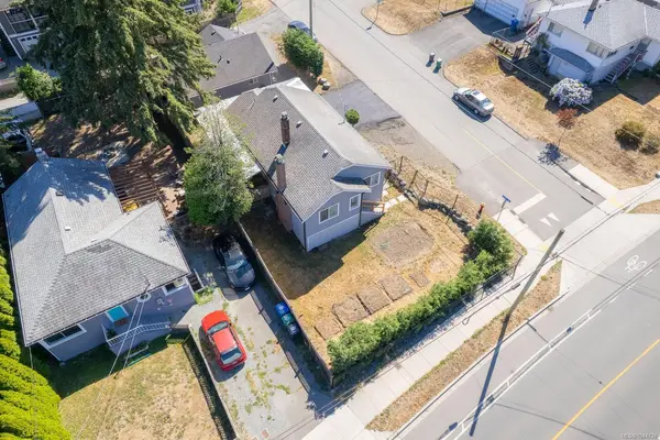 15 Fourth St, Nanaimo BC V9R 1S6 - 4 bed, 2.0 bath in Nanaimo