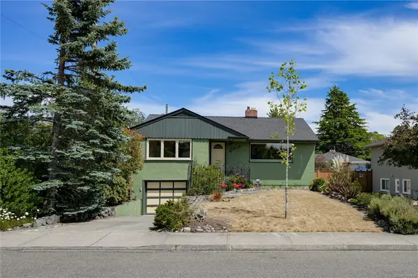 2471 Dryfe St, Oak Bay BC V8R 5T3 - 2 bed, 1.0 bath in Oak Bay