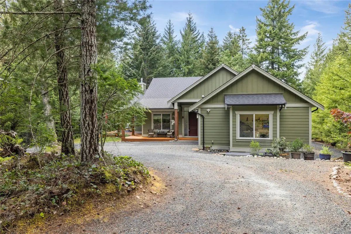 1703 Peligren Pl, Qualicum Beach BC V9K 2S3