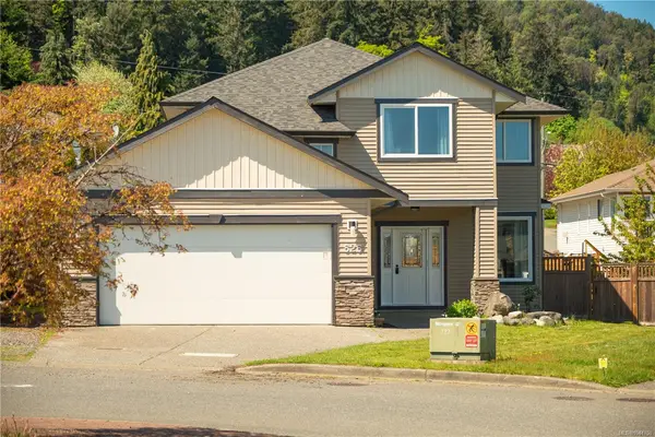 525 Ballou Pl, Ladysmith BC V9G 2C7 - 4 bed, 3.0 bath in Ladysmith