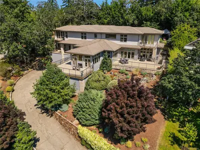 908 Cobblestone Lane, Saanich BC V8Y 3G3