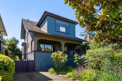 1271 McKenzie St, Victoria BC V8V 2W6