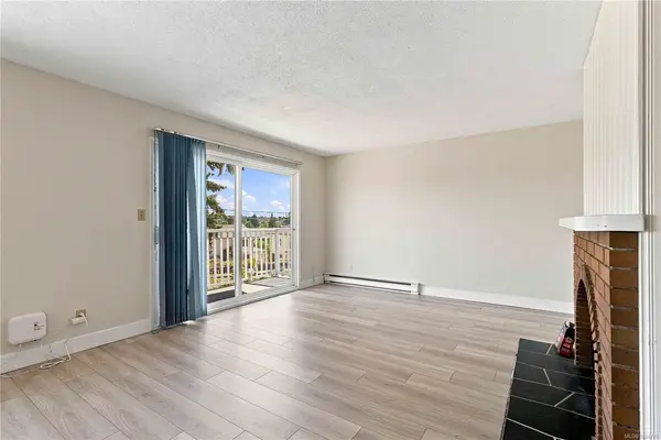 2940 Cedar Hill Rd, Victoria BC V8T 3H9 - 6 bed, 4.0 bath in Victoria