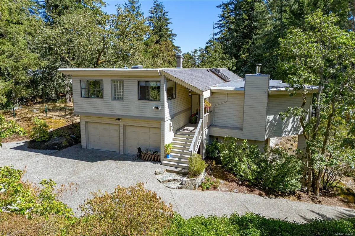 4468 Autumnwood Lane, Saanich BC V8X 4V8