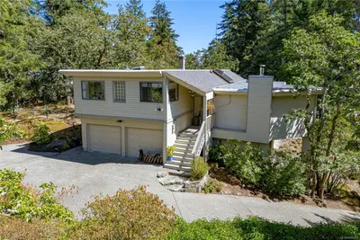 4468 Autumnwood Lane, Saanich BC V8X 4V8