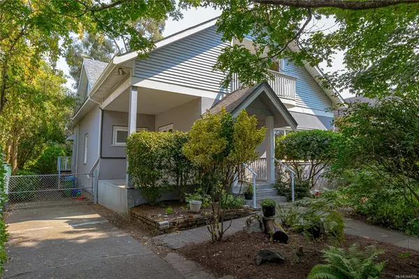 915 Oliver St, Oak Bay BC V8S 4W5 - 5 bed, 2.0 bath in Oak Bay