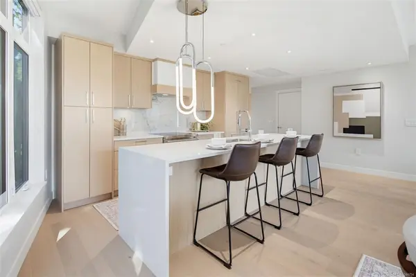 5229 Cordova Bay Rd #202, Saanich BC V8Y 2L1 - 2 bed, 2.0 bath in Saanich