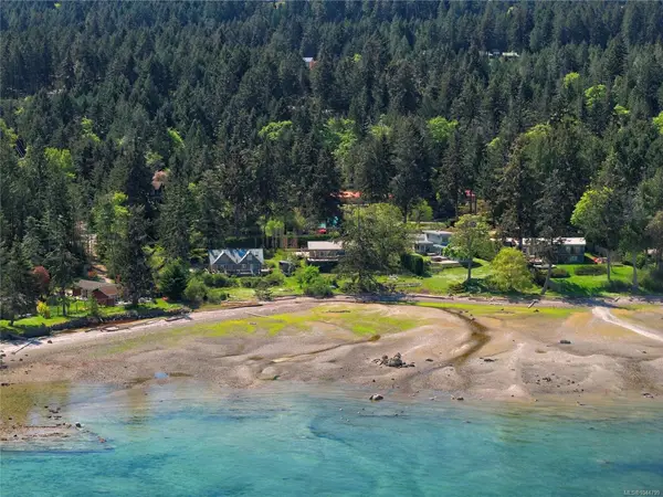1607 North Beach Rd, Salt Spring BC V8K 1A8 - 2 bed, 2 bath in Salt Spring