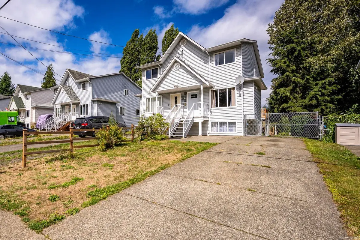 2221 Embleton Cres #B, Courtenay BC V9M 8W9