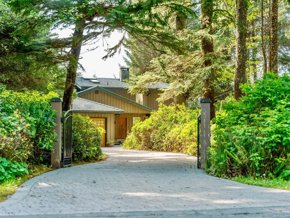 1261 Lynn Rd, Tofino BC V0R 2Z0