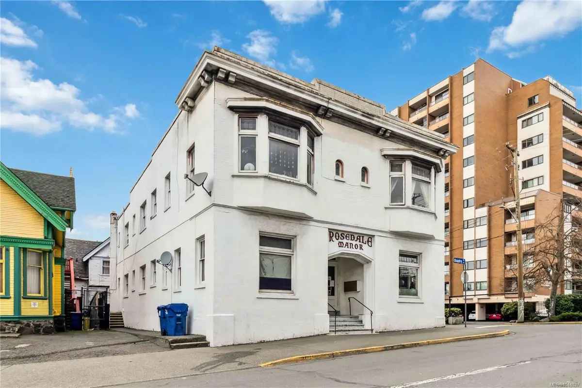 1612 Quadra St, Victoria BC V8W 2L4