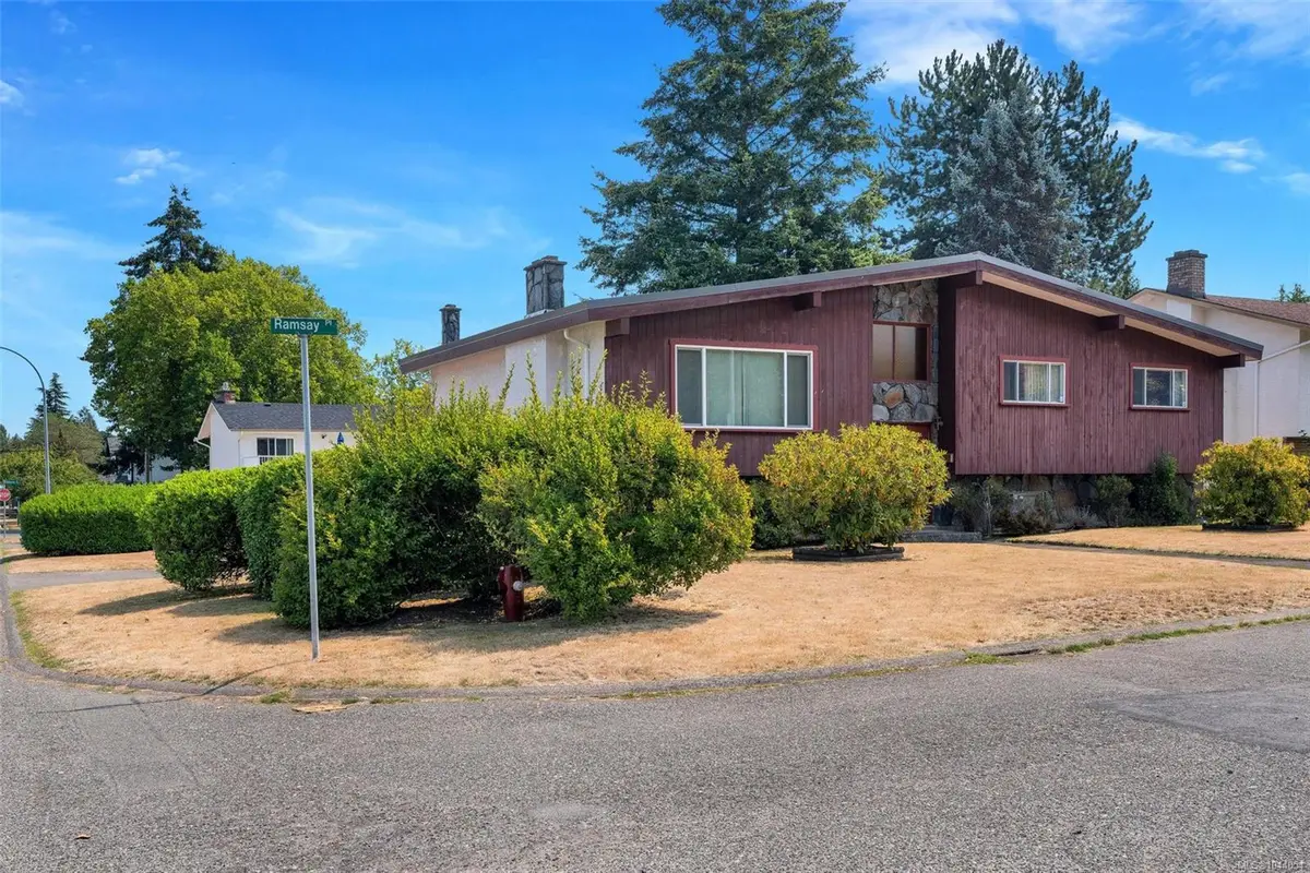 4333 Ramsay Pl, Saanich BC V8N 4Y8