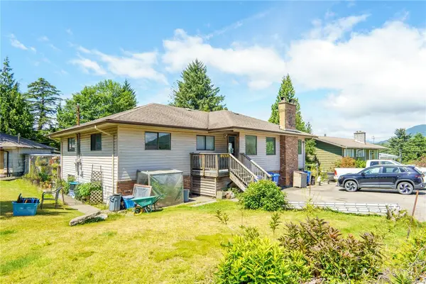 269 Matterson Dr, Ucluelet BC V0R 3A0 - 8 bed, 5 bath property for sale in Ucluelet