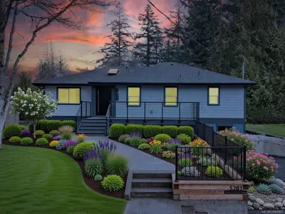 5281 Santa Clara Ave, Saanich BC V8Y 1W6
