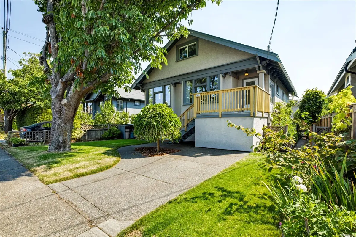 2449 Oregon Ave, Victoria BC V8R 3V8