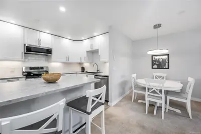 3900 Shelbourne St #201, Saanich BC V8P 4H8
