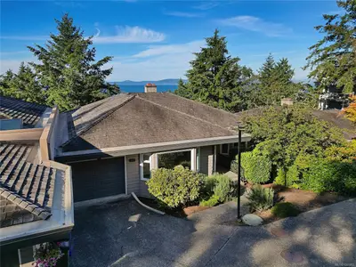 2829 Arbutus Rd #109, Saanich BC V8N 5X5