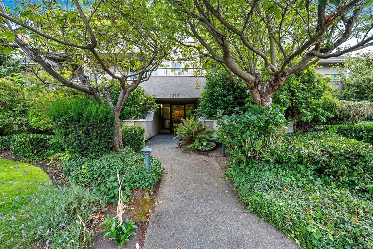 1223 Johnson St #102, Victoria BC V8V 3N9