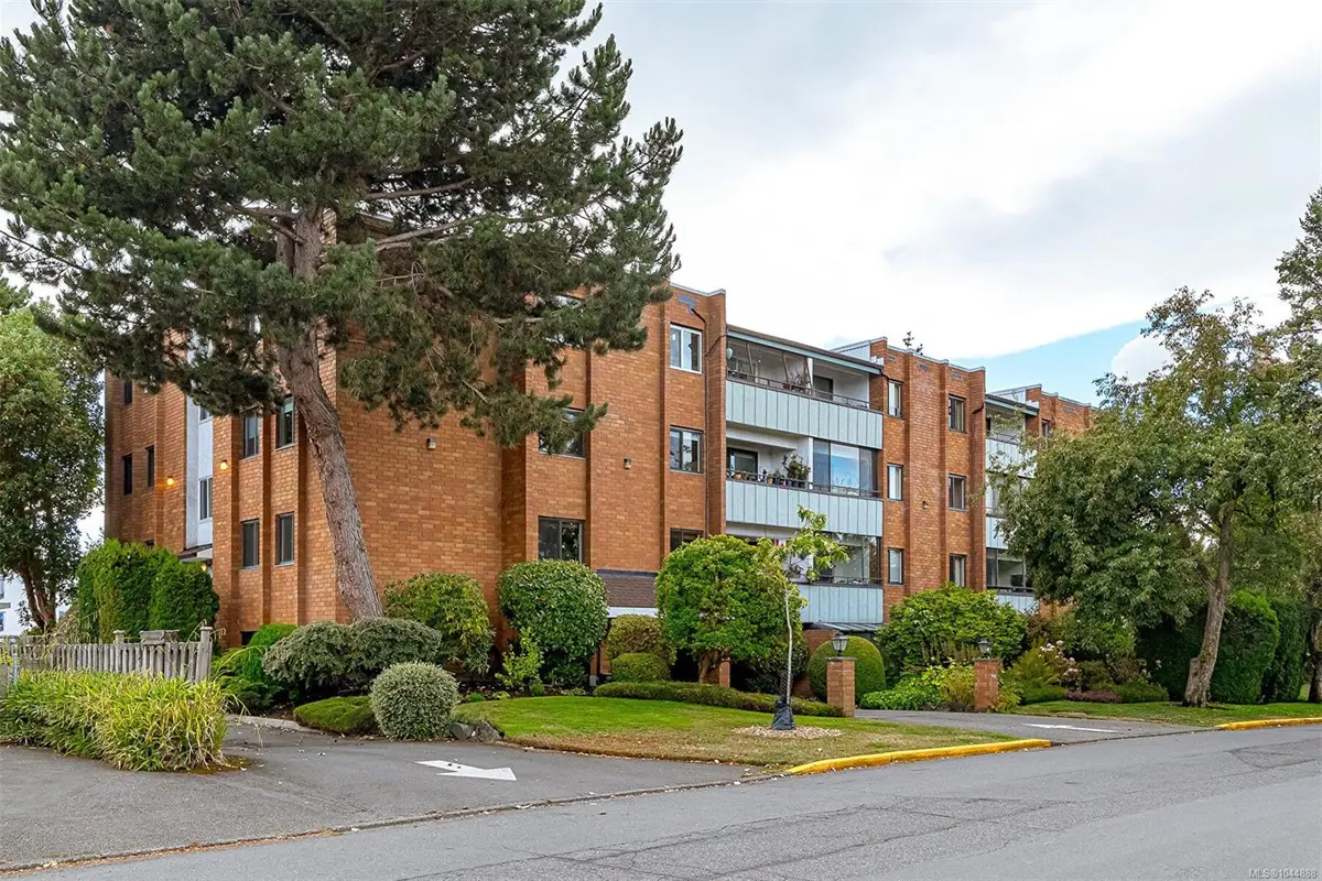 853 Selkirk Ave #203, Esquimalt BC V9A 2T7
