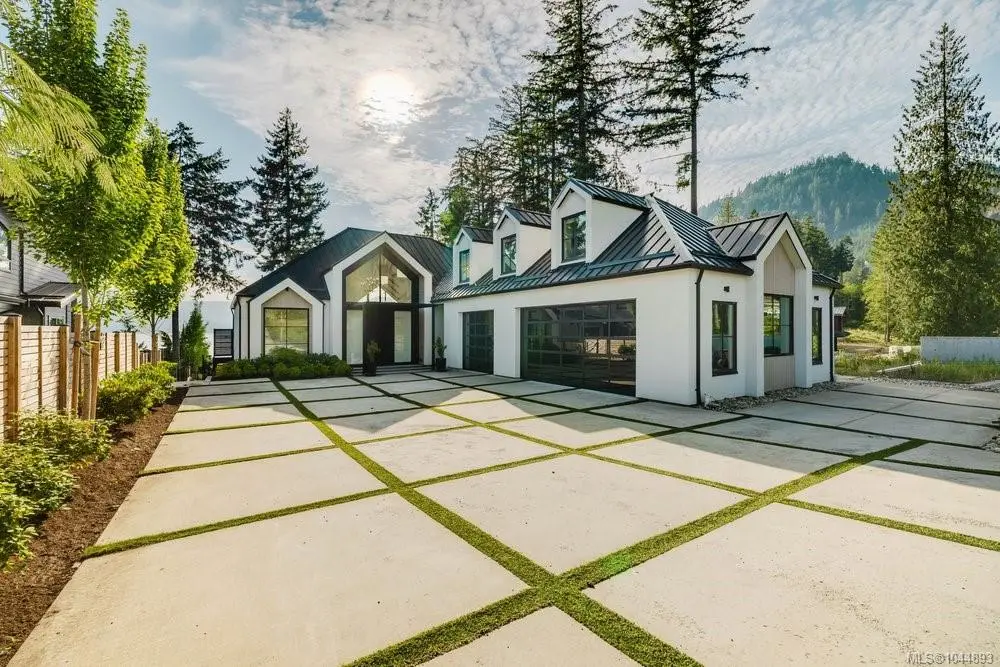 7380 Lakefront Dr, Lake Cowichan BC V0R 2G1
