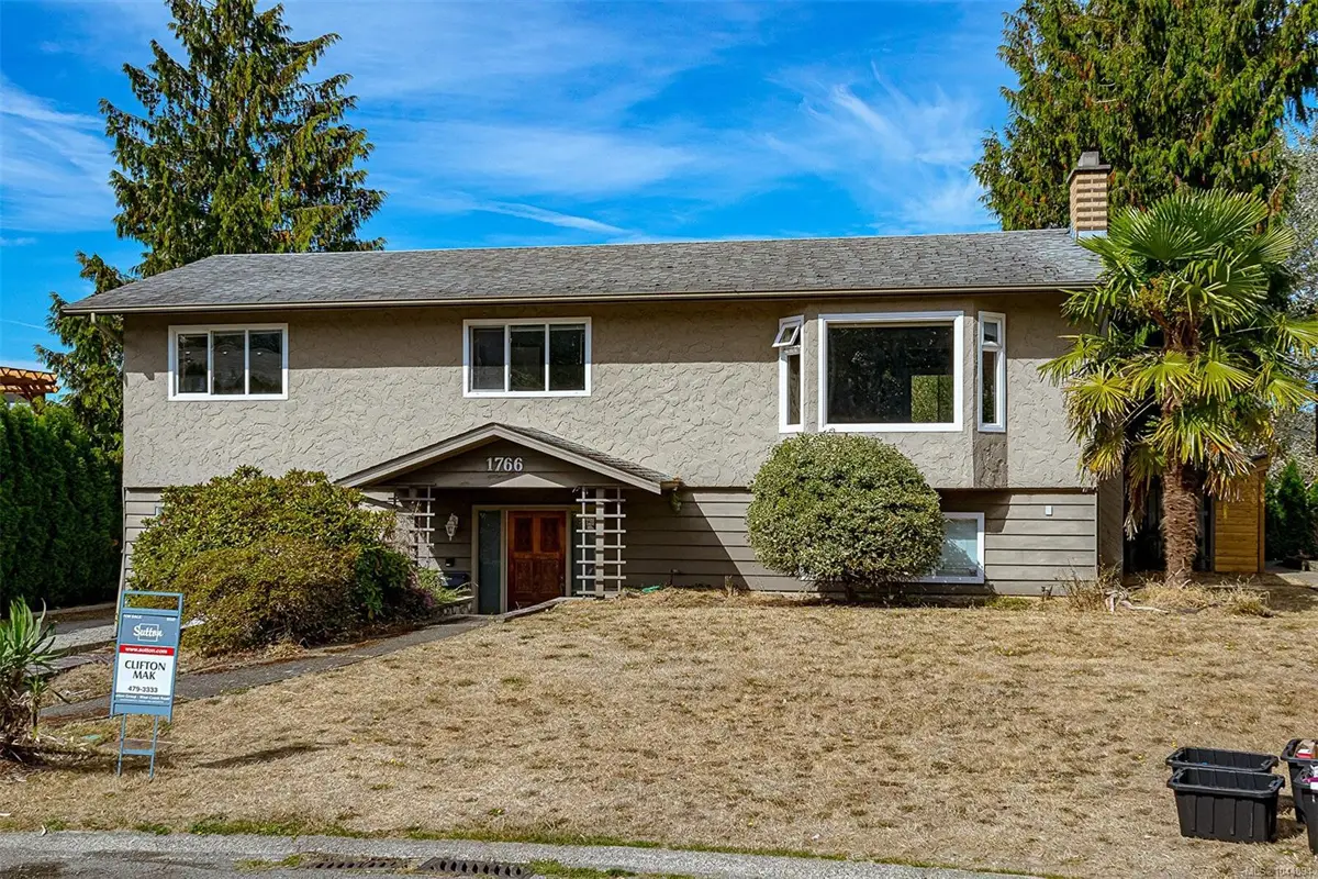 1766 Halliday Pl, Saanich BC V8N 5H8