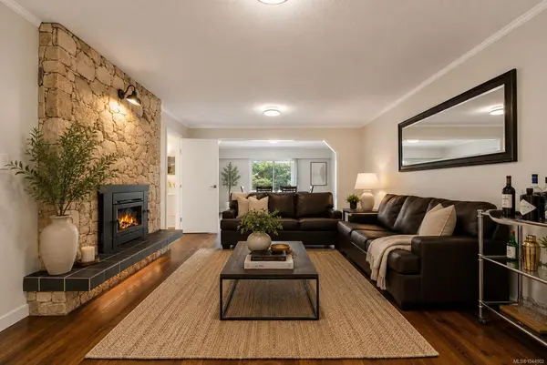 4450 Tyndall Ave #B, Saanich BC V8N 3S1 - 8 bed, 4.0 bath in Saanich