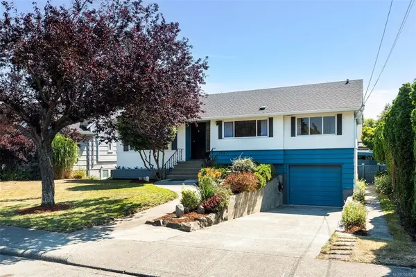 2667 Dunlevy St, Oak Bay BC V8R 5Z3 - 4 bed, 2.0 bath in Oak Bay