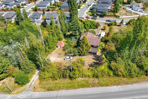 9254 Rideau Ave, North Saanich BC V8L 1E8 - 5 bed, 3 bath property for sale in North Saanich