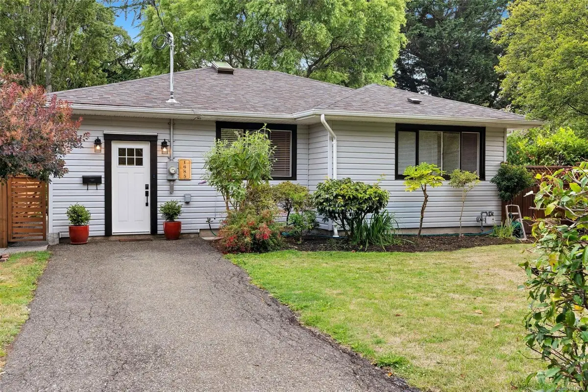 1685 Midgard Ave, Saanich BC V8P 2Y4