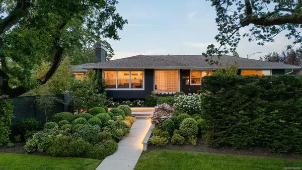 3311 Gibbs Rd, Oak Bay BC V8P 4Y5 - 3 bed, 3.0 bath in Oak Bay