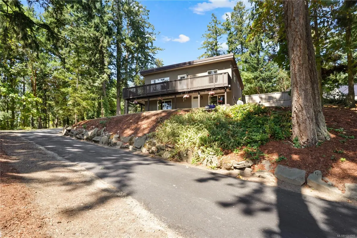 1084 Tatlow Rd, North Saanich BC V8L 5P3