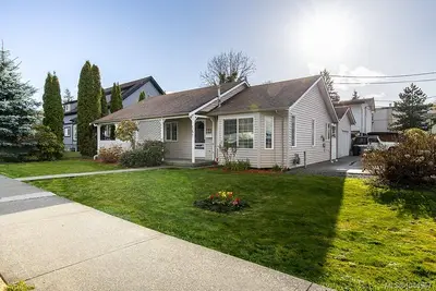 161 MCKINSTRY Rd, Duncan BC V9L 3K7