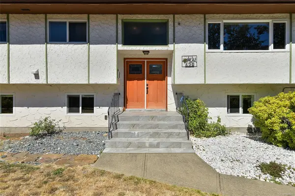 628 Mount View Ave, Colwood BC V9B 2B5 - 3 bed, 3.0 bath in Colwood