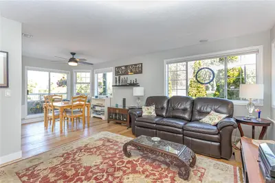 1220 Fort St #101, Victoria BC V8V 3L2