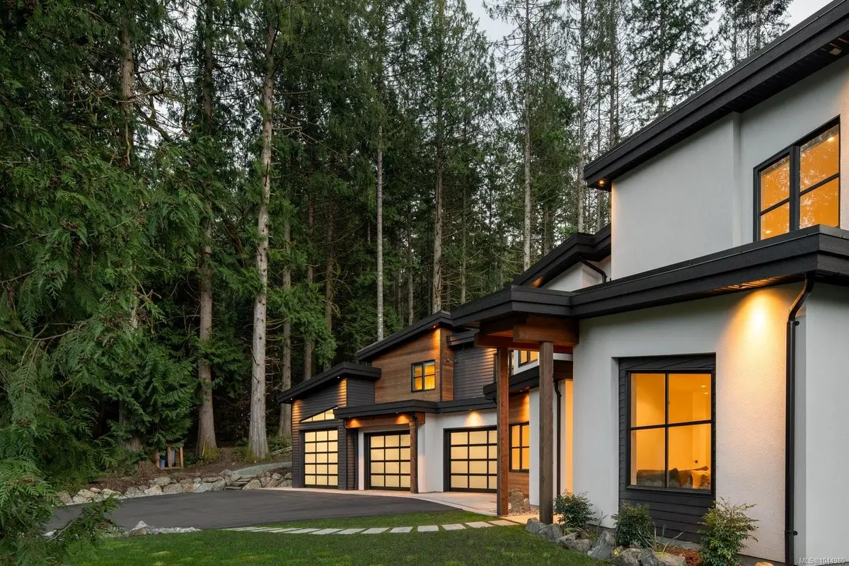 1535 Eagle Way, North Saanich BC V8L 5S3