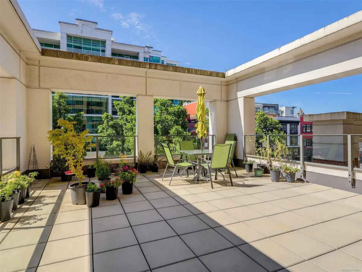 728 Yates St #307, Victoria BC V8W 0C8