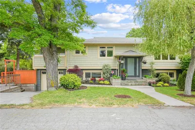 2112 Pentland Rd, Oak Bay BC V8S 2W4