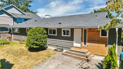 5620 Hammond Bay Rd, Nanaimo BC V9T 5N2