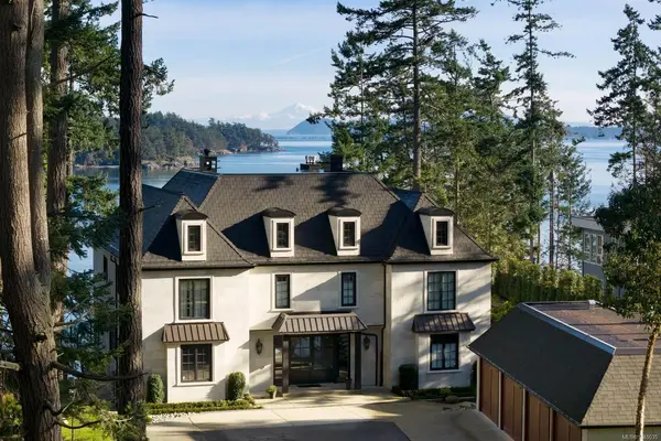 10865 Fernie Wynd Rd, North Saanich BC V8L 5H8 - 6 bed, 8 bath property for sale in North Saanich