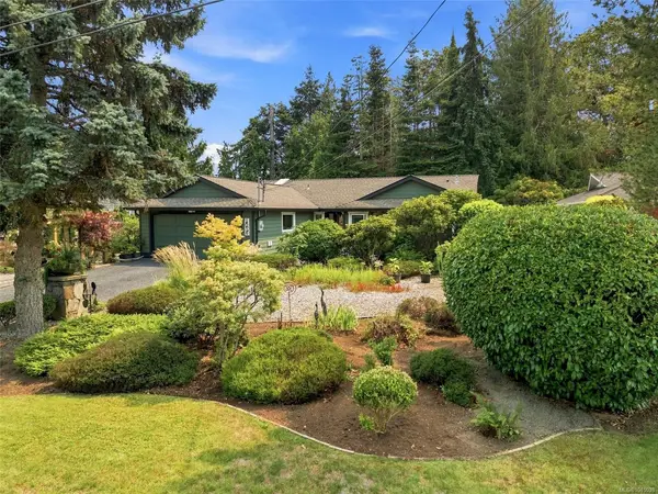1056 Mallard Pl, Qualicum Beach BC V9K 1E8 - 3 bed, 2 bath property for sale in Qualicum Beach