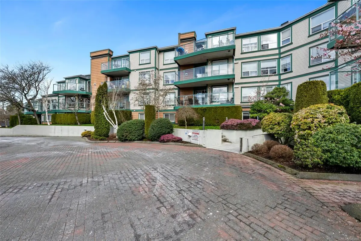 899 Darwin Ave #212, Saanich BC V8X 2X7