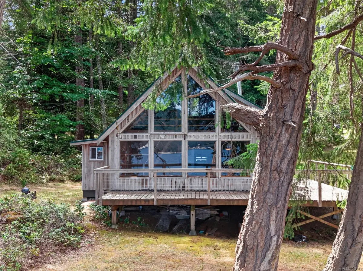 5150 East Rd, Denman Island BC V0R 1T0