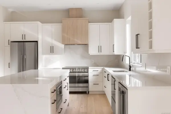 2295 Adela Pl, Sidney BC V8L 1R2 - 3 bed, 3.0 bath in Sidney