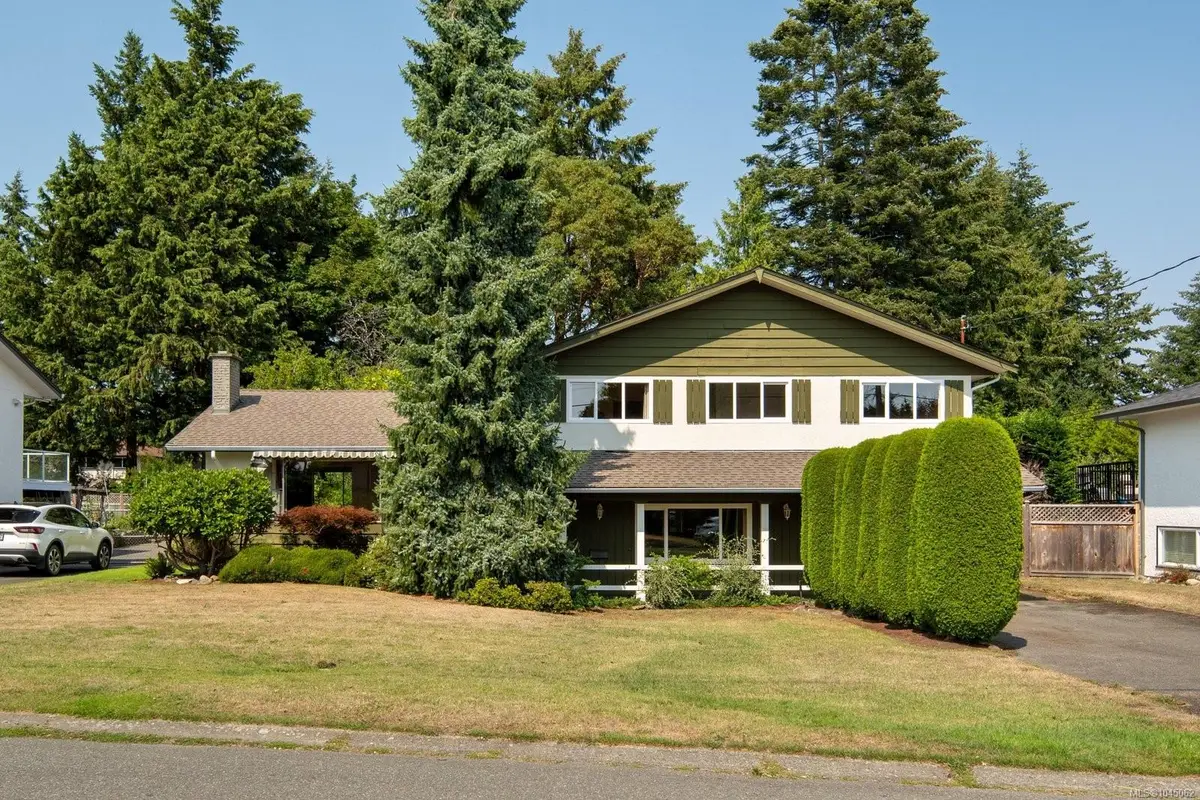 2045 San Rafael Cres, Saanich BC V8N 2H7