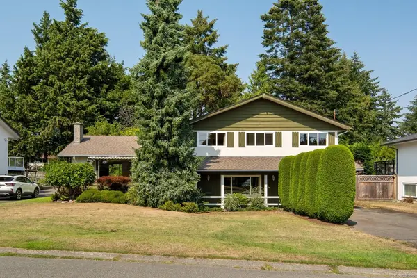 2045 San Rafael Cres, Saanich BC V8N 2H7 - 5 bed, 3.0 bath in Saanich