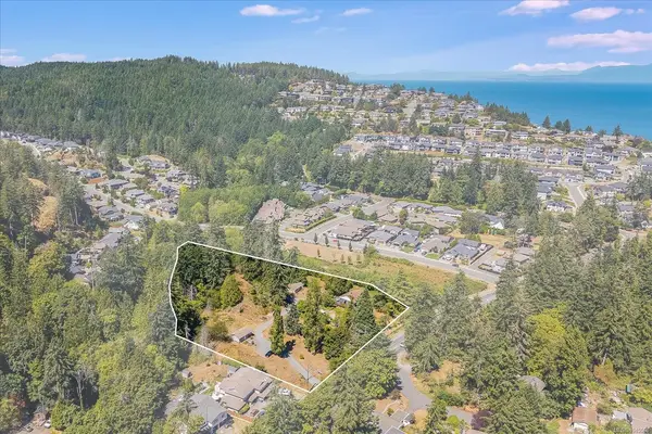 3315 Hammond Bay Rd, Nanaimo BC V9T 1E4 - 6 bed, 3 bath property for sale in Nanaimo