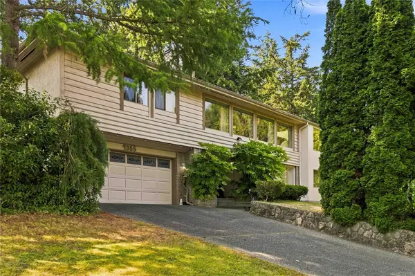 4355 Emily Carr Dr, Saanich BC V8X 5E3 - 5 bed, 3.0 bath in Saanich