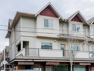 785 Station Ave #201, Langford BC V9B 0E6