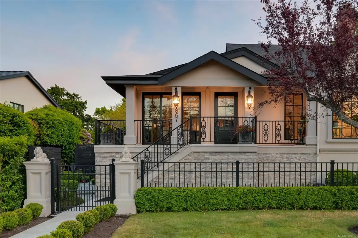 867 Victoria Ave, Oak Bay BC V8S 4N4